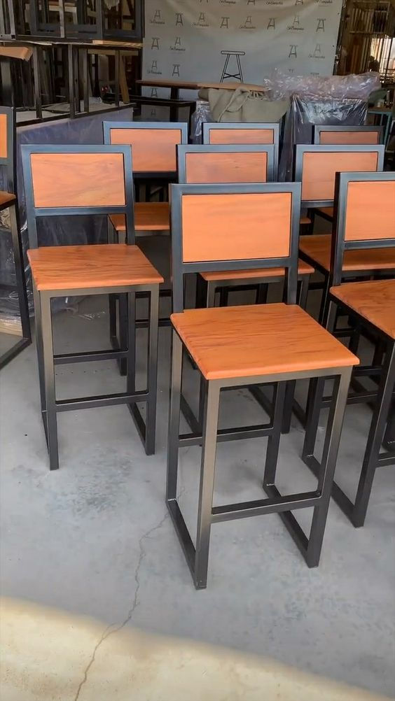 Miniature : Tabouret "BANQUETA ALÇADA FINA"