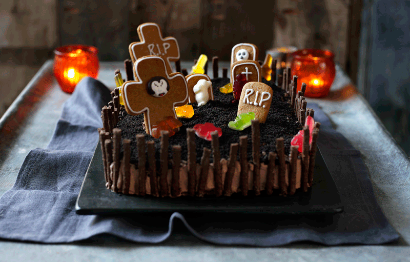 22Port2017STYLINGHalloween-Cake-copy