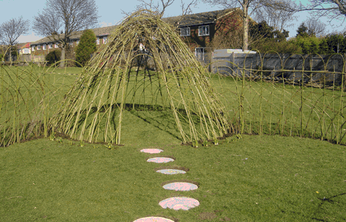 Carpenters Primary School / Living Willow Dome and Fedges installation