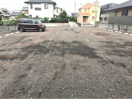 【津市津興の月極駐車場空き出ました】住宅街の広く止めやすい駐車場です