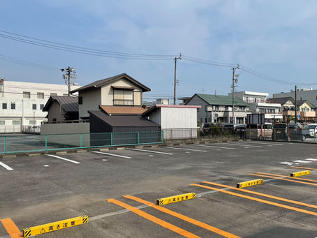 【津市桜橋 津税務署すぐ】１台空き　月極駐車場お探しですか？