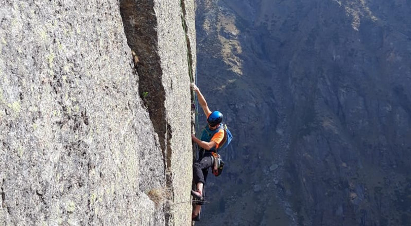 arrampicata in fessura da 2.JPG