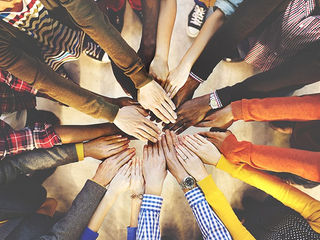 AMAI-VOS UNS AOS OUTROS