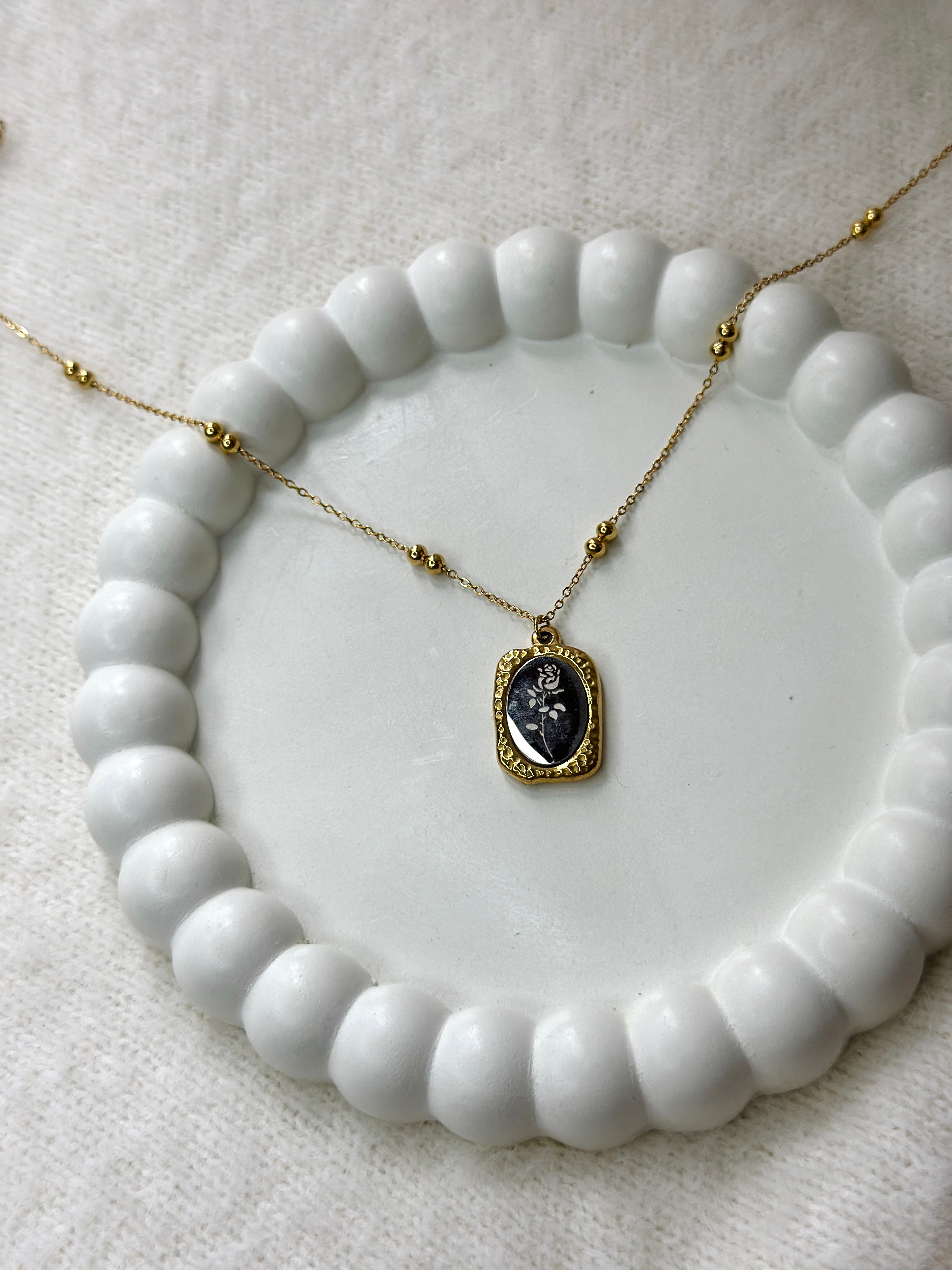 Rose pendant necklace - 2