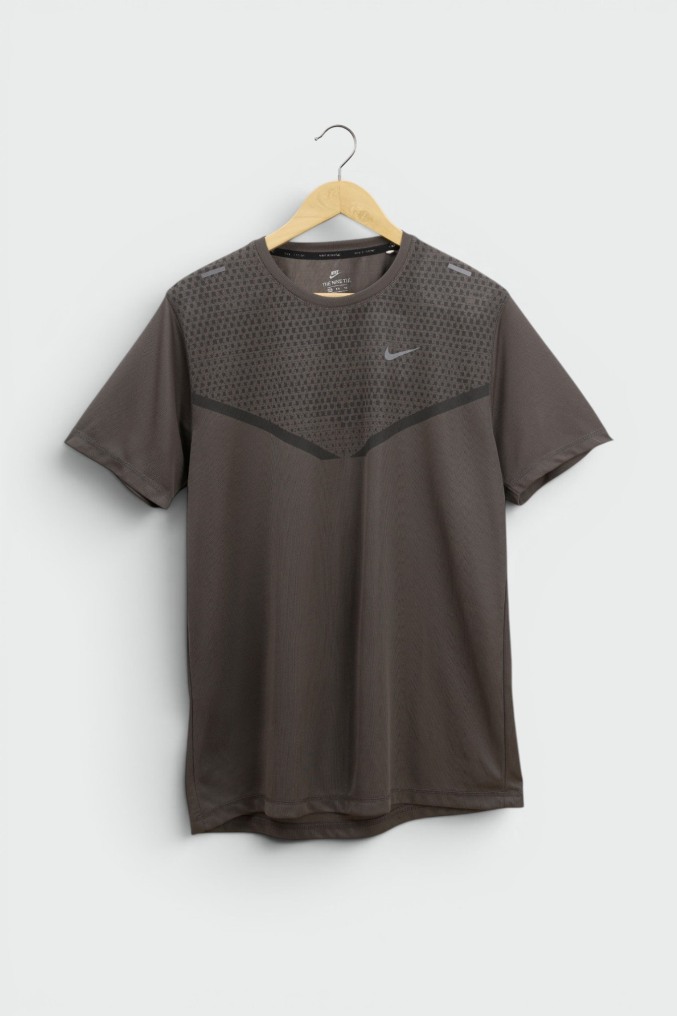 NIKE Graphite Grey Performance Running T-Shirt – Men’s | XS