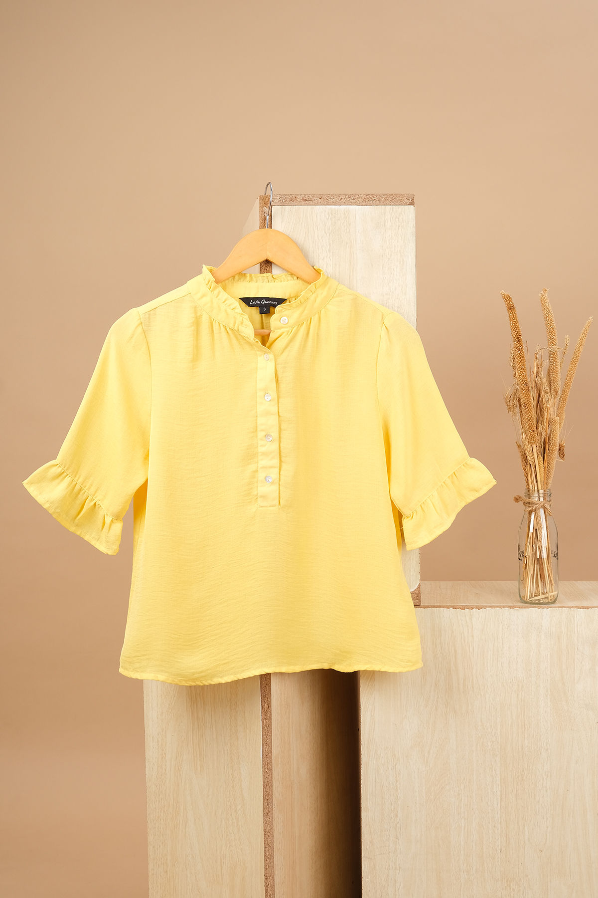 LATIN QUARTERS Yellow Ruffle Top – Smart Casual Women’s Top | M