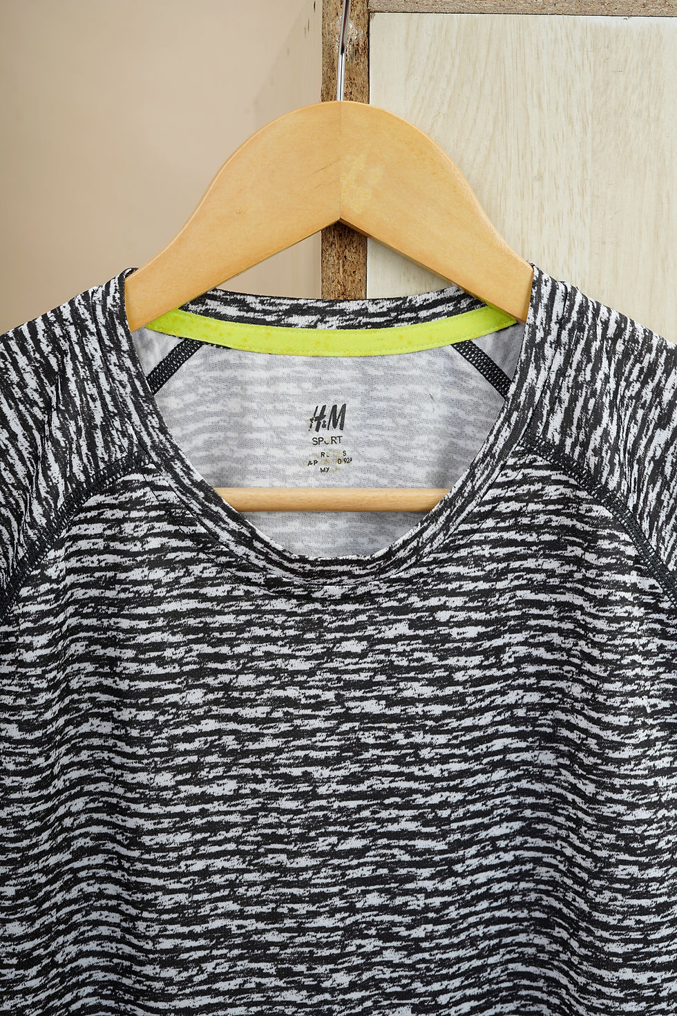 Thumbnail: H&M Black & Off-white Printed T-shirt(XS)