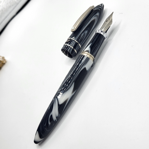 Stipula スティピュラ万年筆　Model T グラファイト　チタンニブ MODEL T FOUNTAIN PEN - GRAPHITE | STIPULA