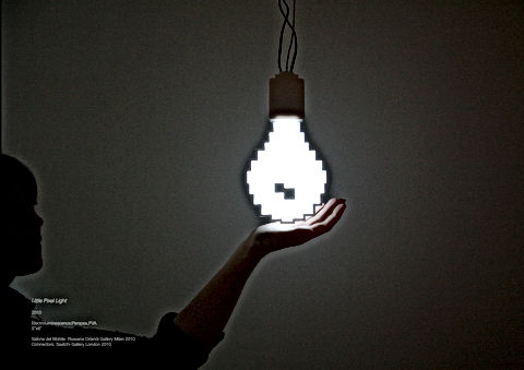 Marcus Tremonto.
light Artist.
hanging light 
