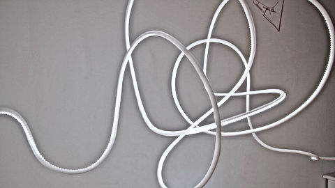 Marcus Tremonto.
light Artist.
hanging light
Dan Flavin.
James Turell.
Brice Mardin.