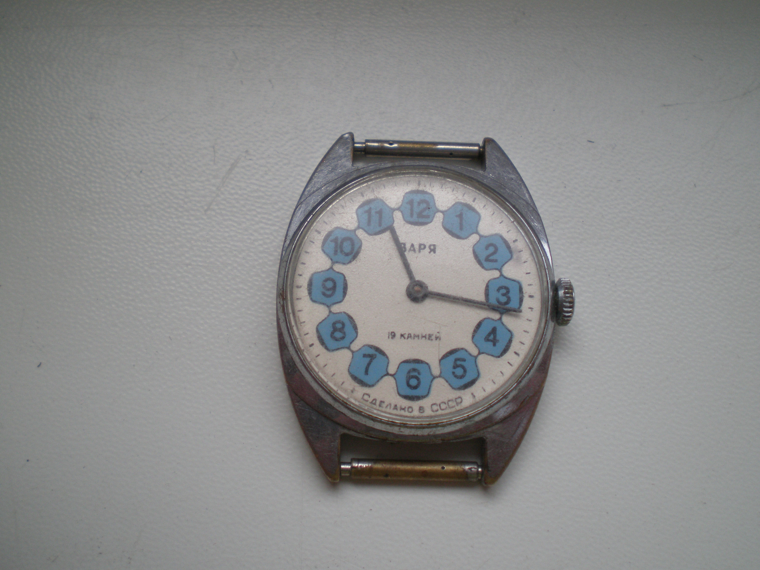 арт.211 часы заря механические сделано в ссср