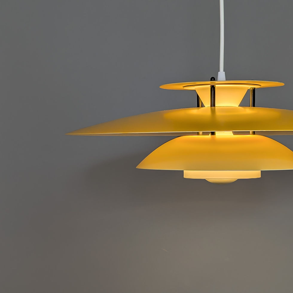 Thumbnail: Laterna Danica vintage Deense hanglamp in geel met zwart – Ø46 cm