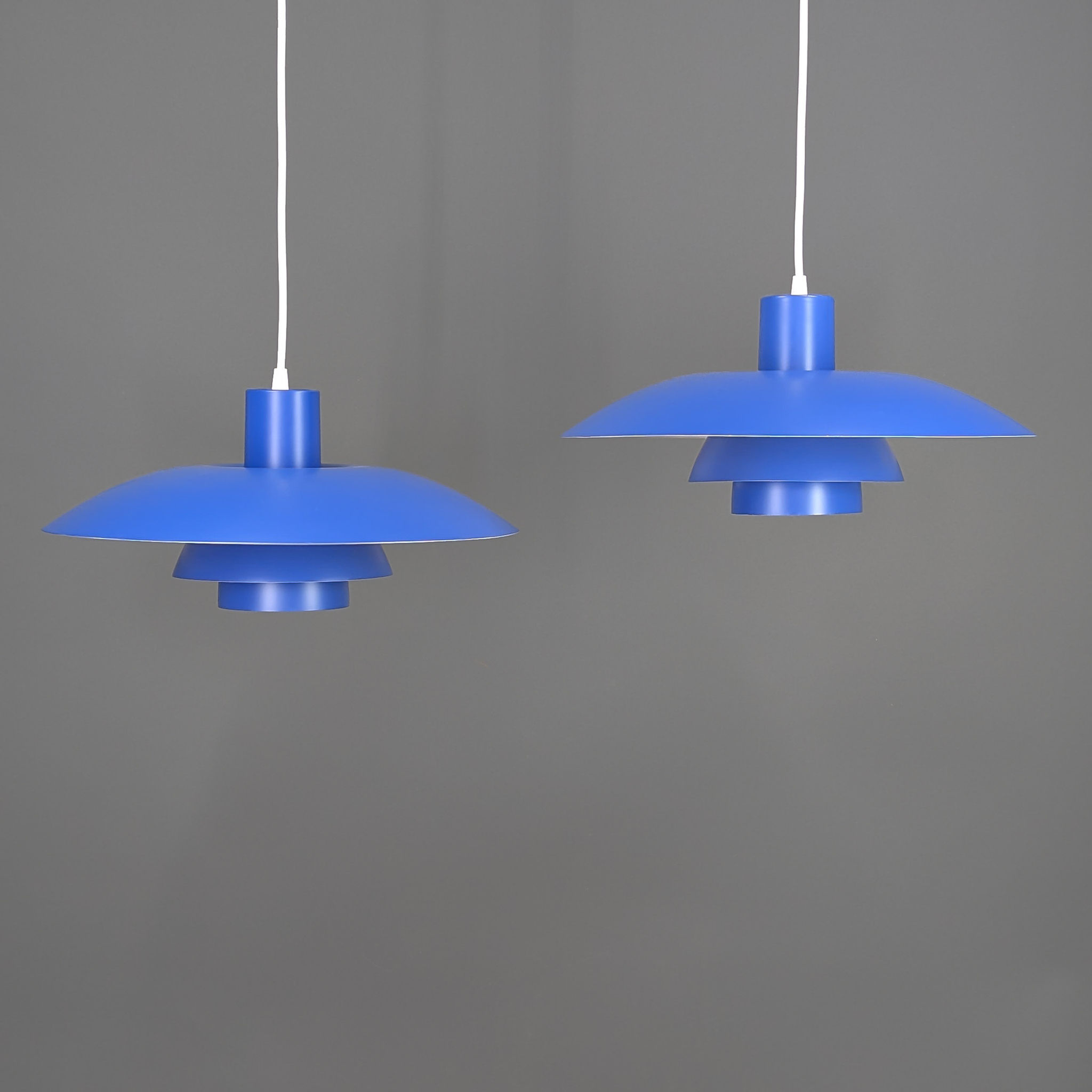 Set van 2 Louis Poulsen PH 4 vintage hanglampen in blauw – Ø40 cm