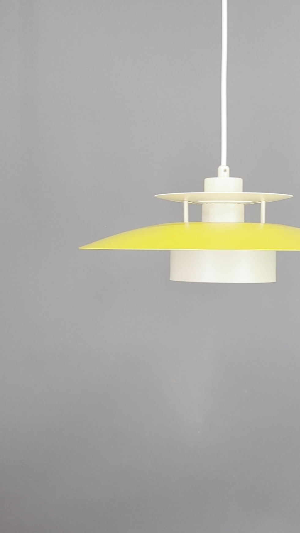 Thumbnail: Vintage Scandinavische hanglamp in geel – Ø40 cm