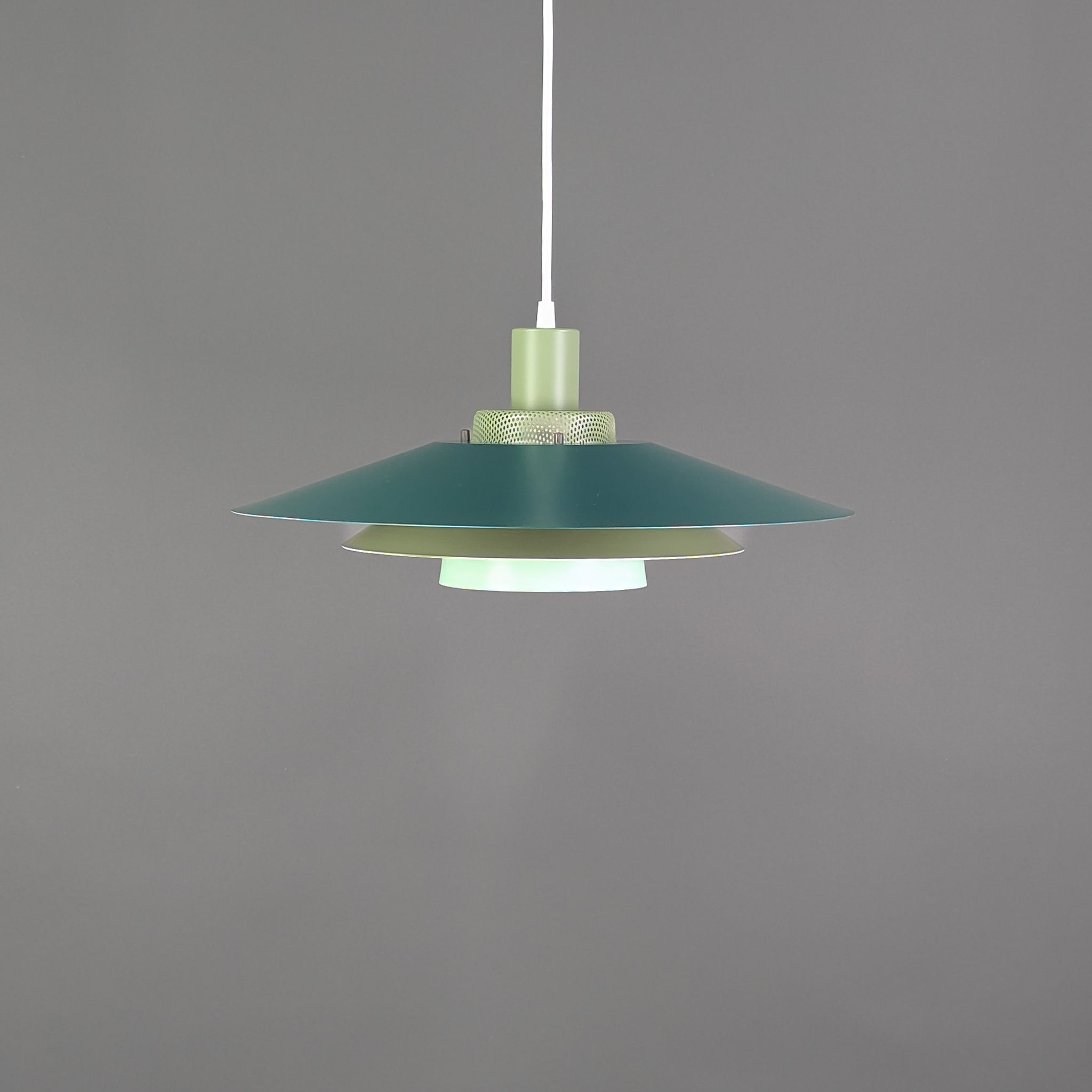 Groene Deense design hanglamp - Frandsen 9044-H - retro uitstraling