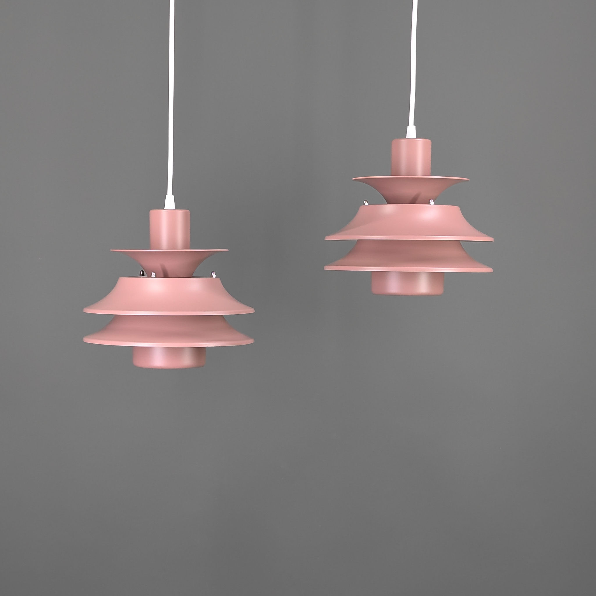 Set oudroze Scandinavische vintage hanglampen