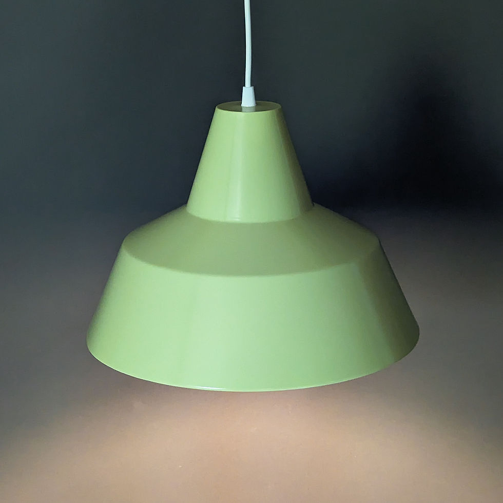 Thumbnail: Elegante Groene Emaille Lamp van Louis Poulsen – Scandinavisch Design