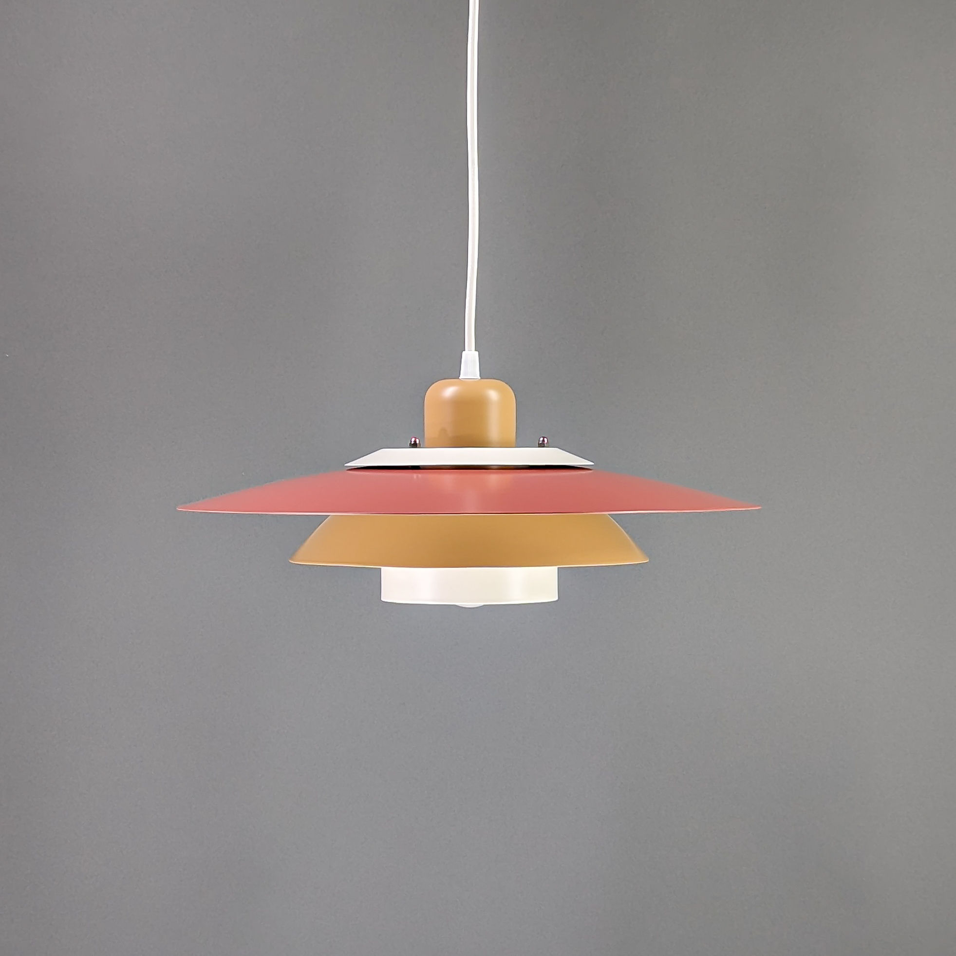 Scandinavische Hanglamp – in roze en bruin - Designlight A/S