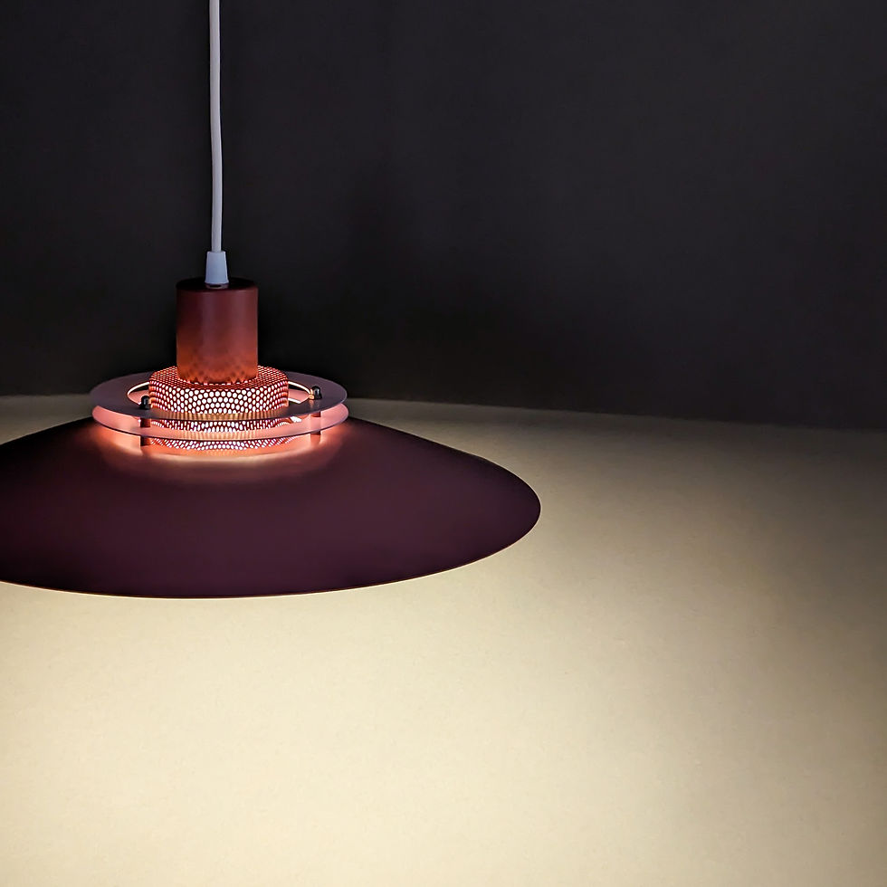 Thumbnail: Scandinavische hanglamp in rode en roze tinten – Vrolijk en stijlvol design voor een kleurrijk interieur.