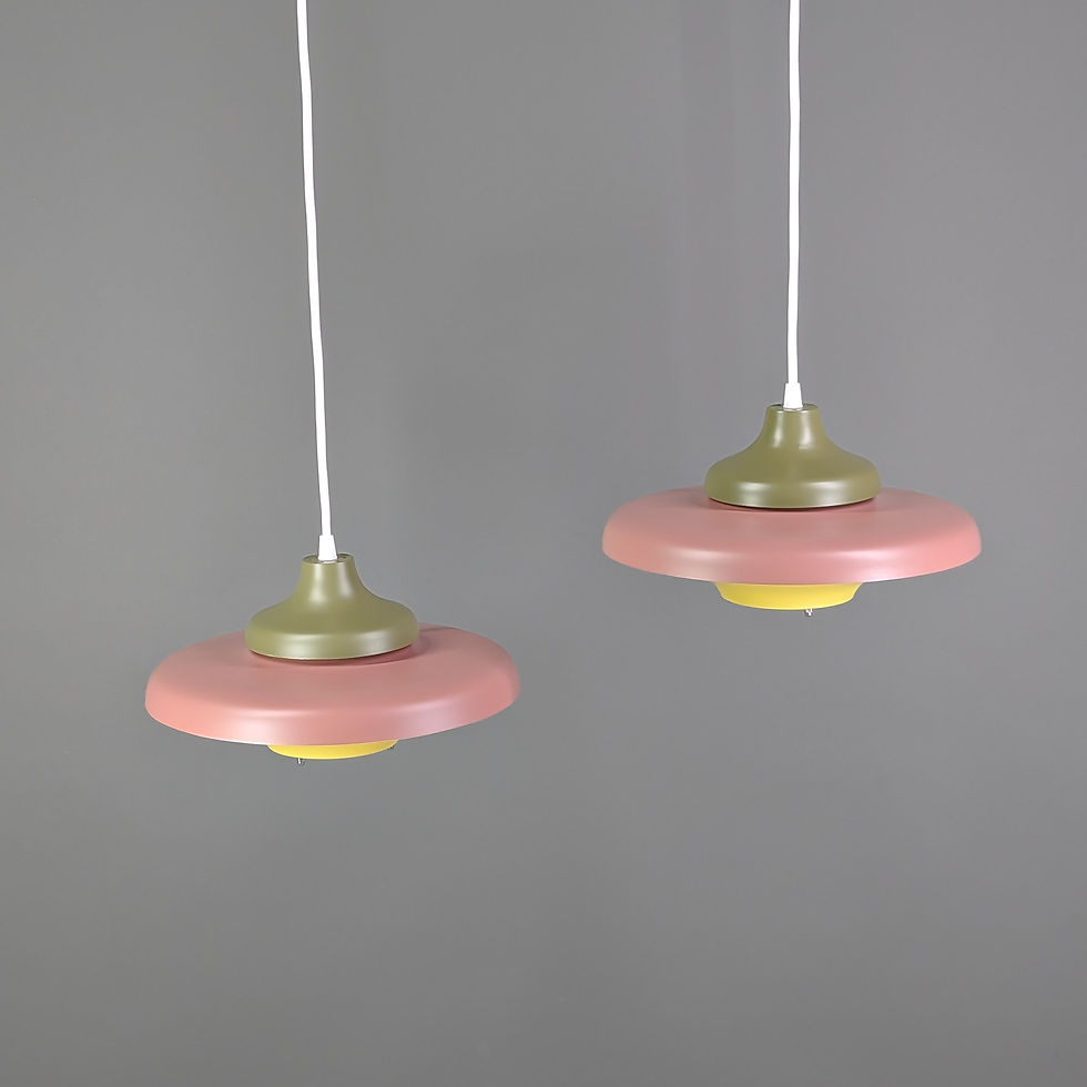 Thumbnail: Set Deens design hanglampen in oud roze met groene kleuren