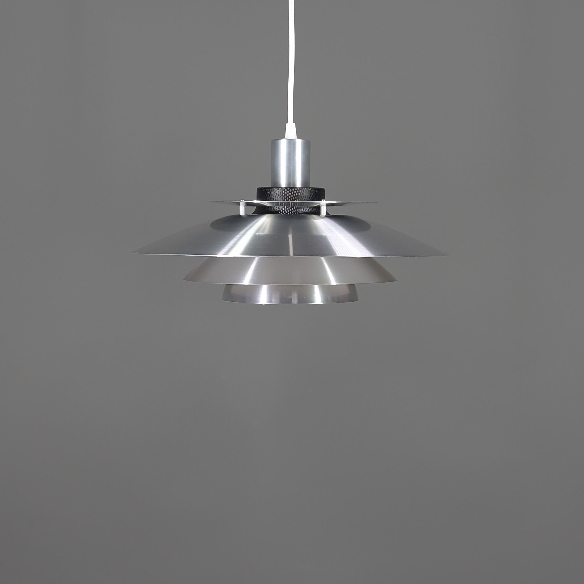 JEKA 8037-H vintage Deense hanglamp in zilver met zwart – Ø40 cm