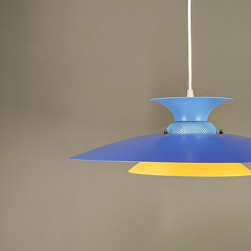 Thumbnail: Blauwe en gele Scandinavische hanglamp – Modern en speels design voor een stijlvolle interieuruitstraling.