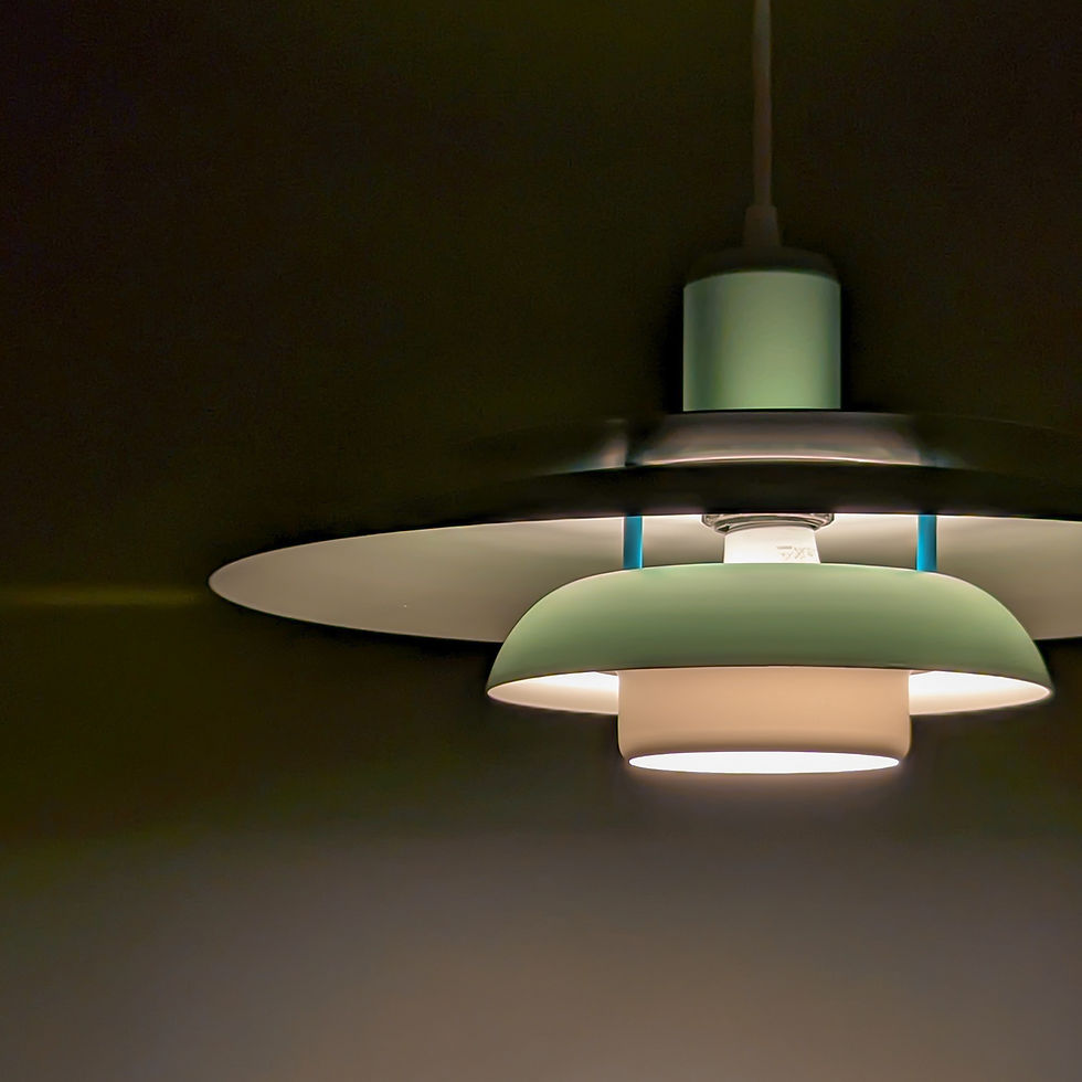 Thumbnail: Scandinavische hanglamp in groentinten en zachtroze met een diameter van 44 cm en een hoogte van 26 cm