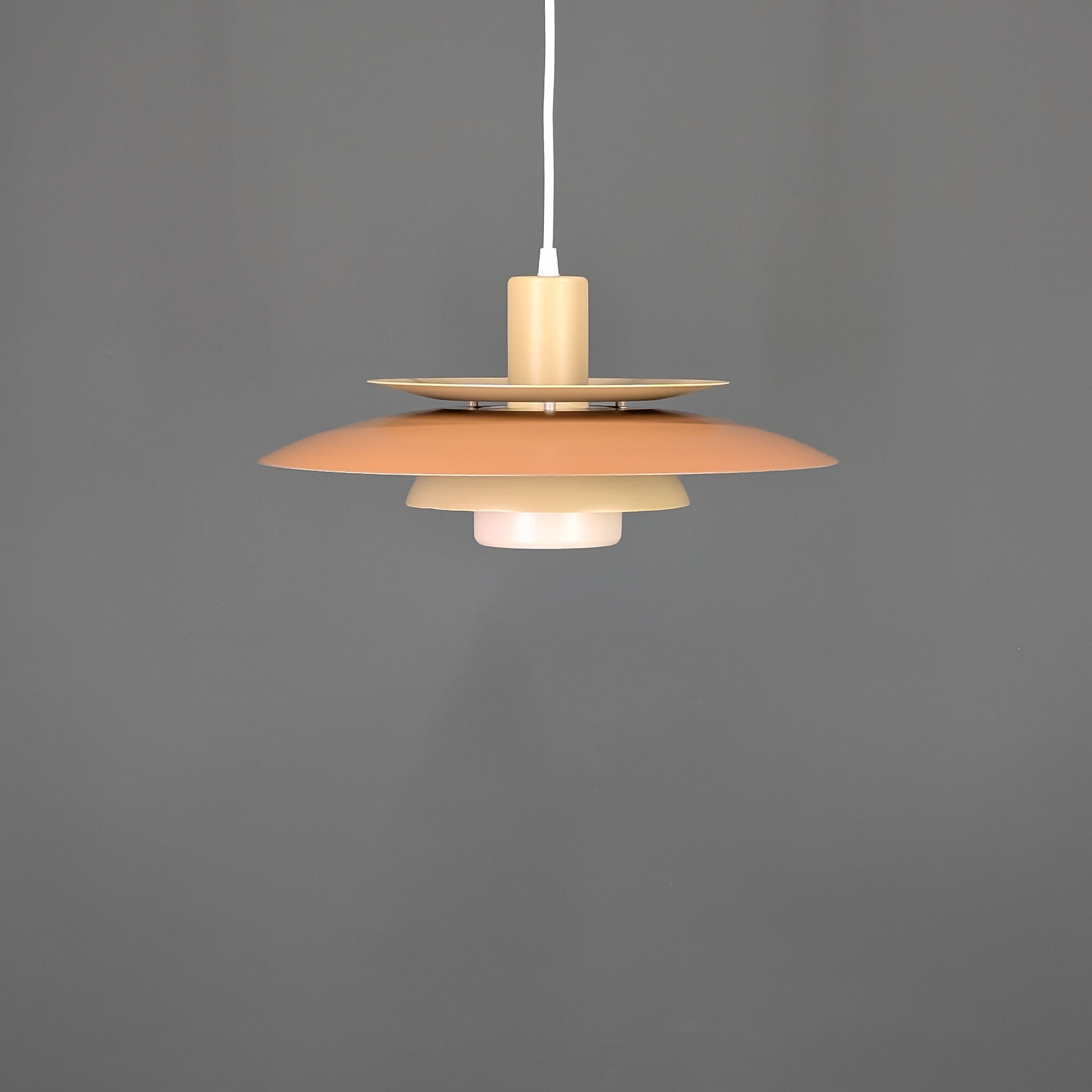 Lyskaer 4756 vintage Scandinavische hanglamp in bruin en beige – Ø42 cm