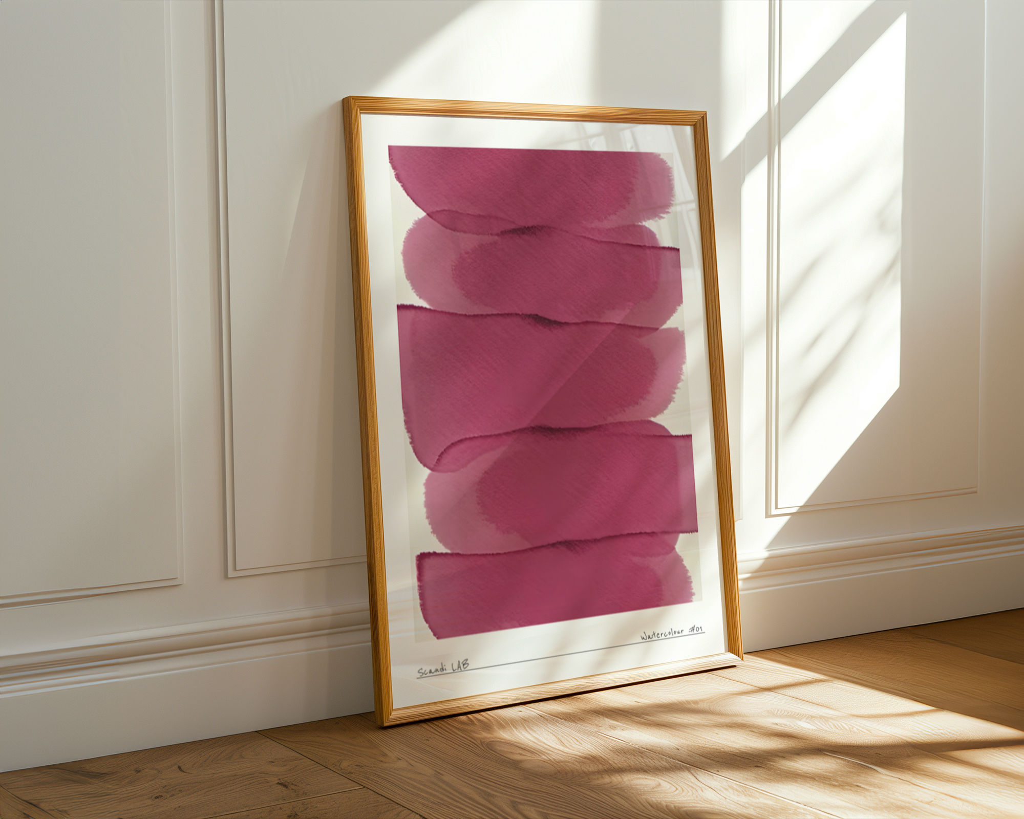 Abstracte waterverf poster in bordeaux rood, met vloeiende penseelstreken en een moderne uitstraling