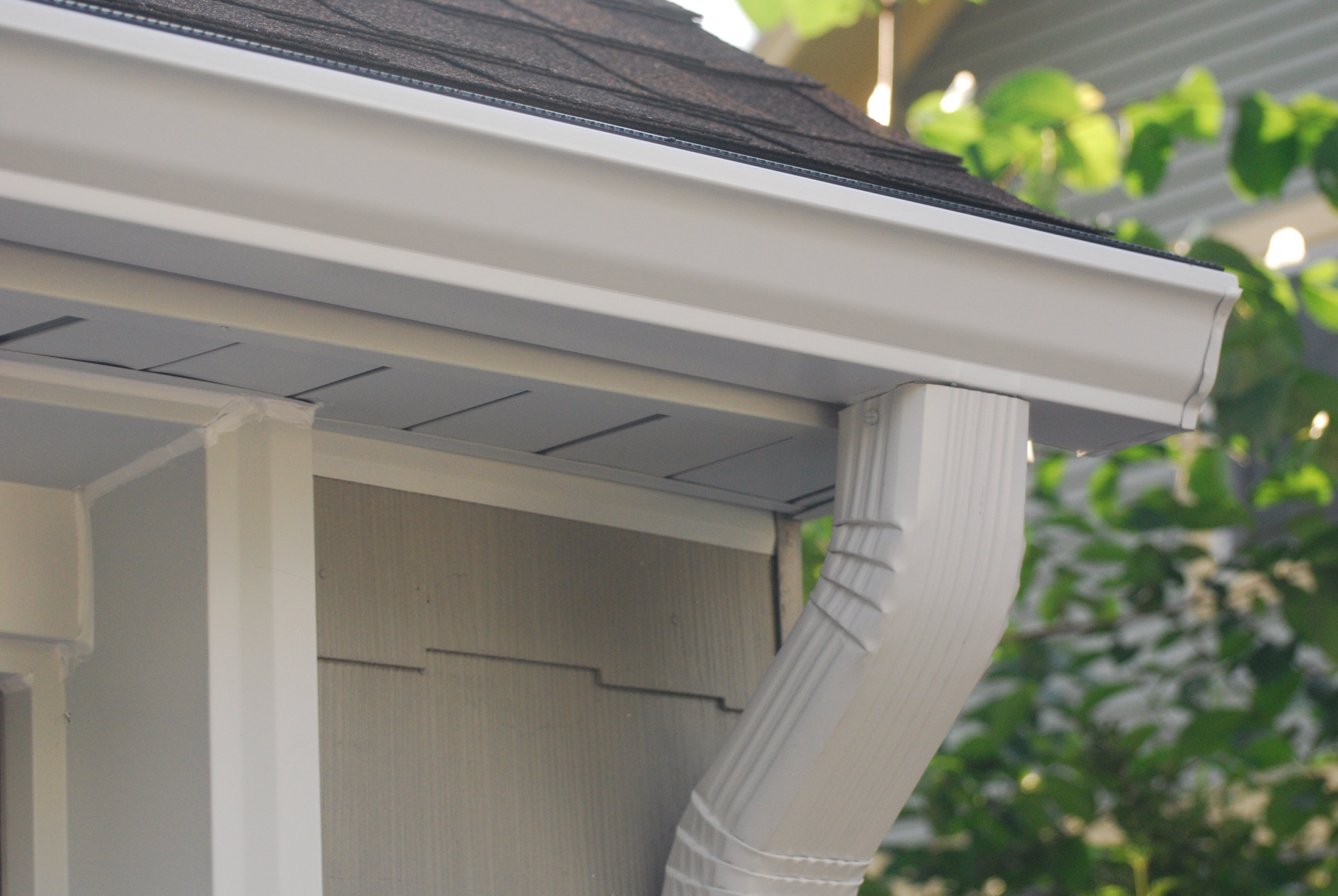 New white seamless gutter and downspout on a Central Oregon home installed by Gutters Plus