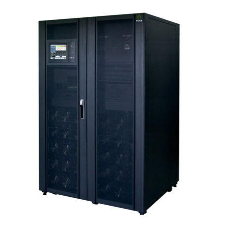 Equipo UPS protegiendo servidores de un centro de datos contra cortes y fluctuaciones eléctricas