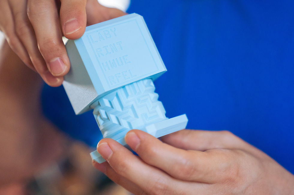 Mit dem Noppen durchs Labyrinth im Inneren fahren