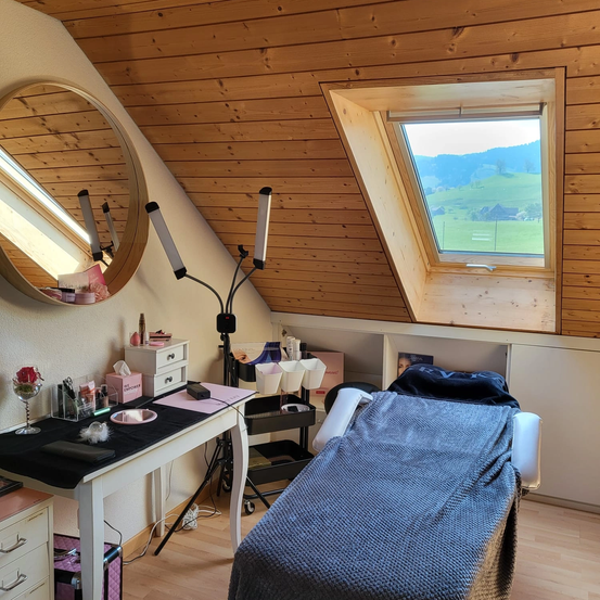 ela's-beauty-Studio.webp