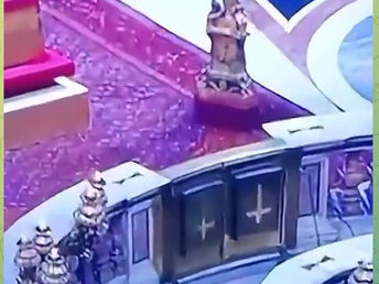 👹🔺Upside Down Crosses at The Pope's Funeral