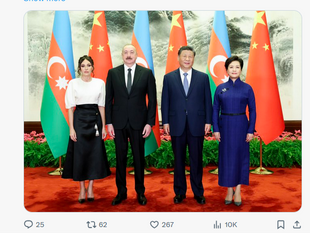 看看這對狗男女，他們不是鬧矛盾嗎？《席近平》主席為了否認自己是一個賤男，又再次和他的所謂夫人再次粉墨登場！