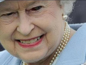 NAKED CHILD ESCAPES FROM BUCKINGHAM PALACE