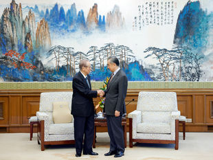 韓正和王毅頻頻在北京會見日本前首相福田康夫！《席近平》就會見岸田文雄！