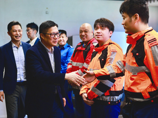 政務司司長陳國基不願意陪同撒旦戲子鄧炳強到訪啟德消防局,是否在告訴大家消防局長陳恩健是聽命於他?