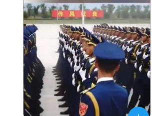 大家不防比較以前的閱兵步操和現在的閱兵步操!