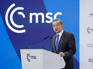 外交部長王毅的官方言論強調跟隨《席近平》主席的最高指令！王毅官方承認《席近平》主席是環球主義者。