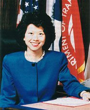劳工部长宝座上的华裔女性--记美国新任劳工部长赵小兰
