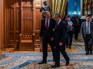 王毅会见俄罗斯外长拉夫罗夫