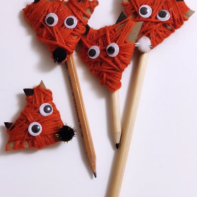 Maître Renard sur son crayon perché