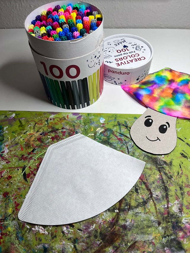 Coloriage d’un filtre à café aux feutres pour une activité champignon