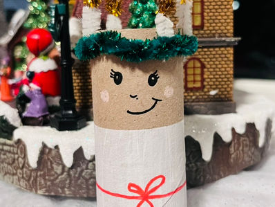 Activité créative: une Sainte Lucie - Recyclage de rouleau de papier toilette