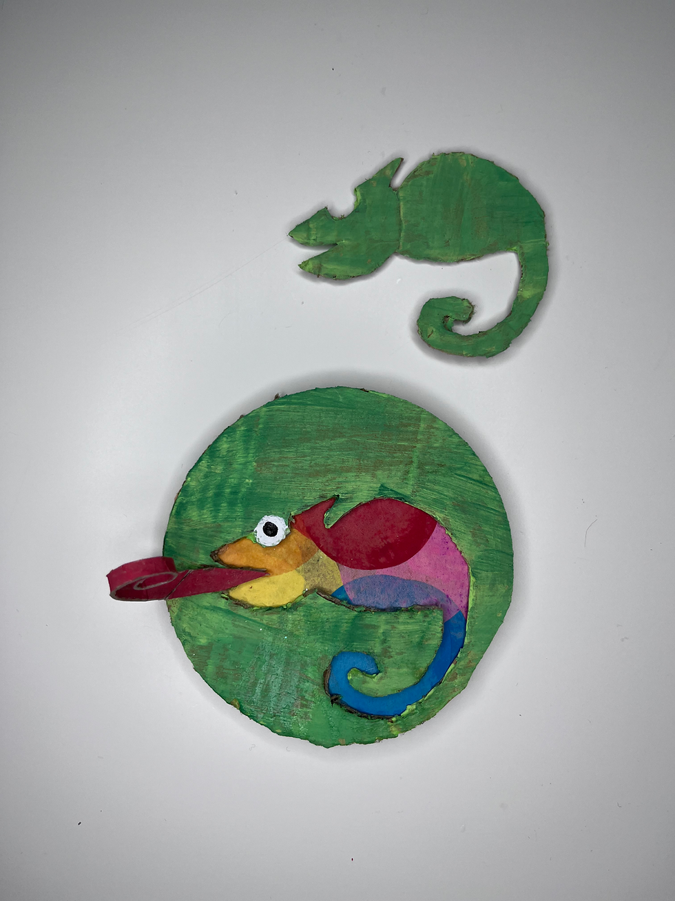 Un caméléon peut en cacher un autre : DIY coloré en carton recyclé