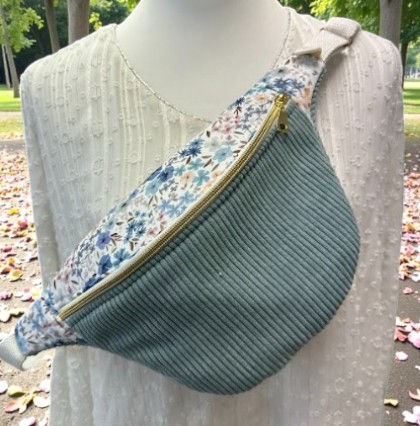 Sac Banane velours côtelé bleu ciel/fleuri taille L