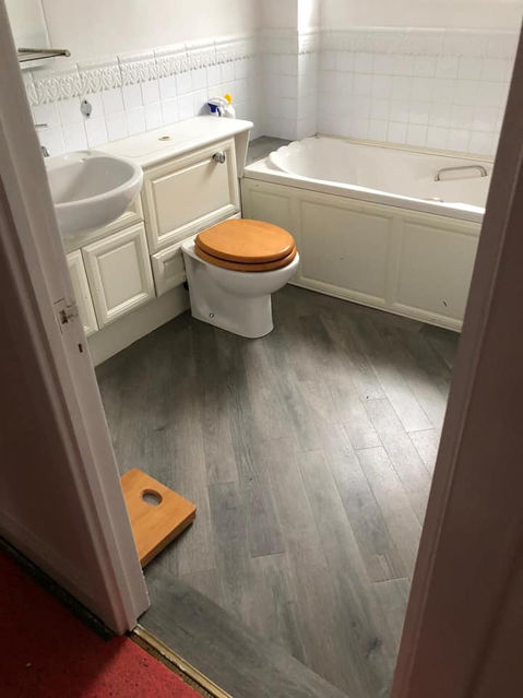 grey timber plank effect vinyl in bathroom