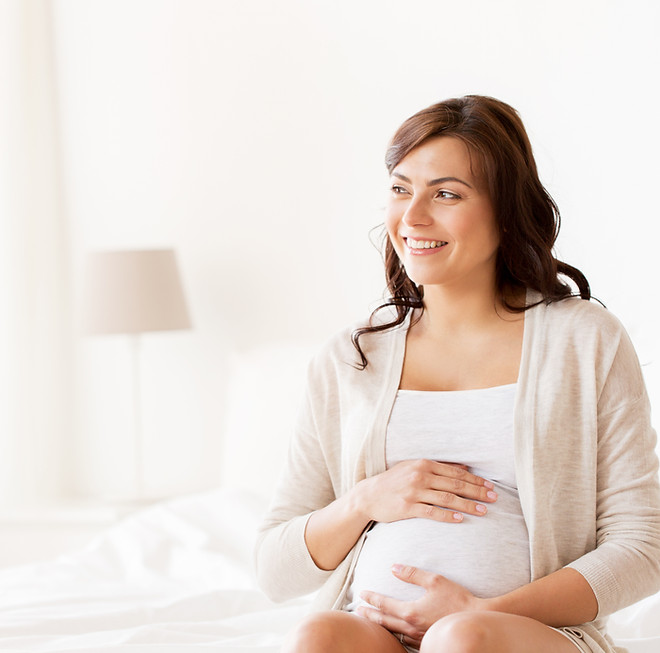 Sourire femme enceinte