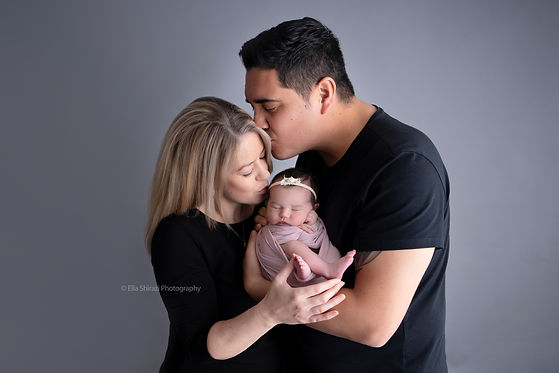 426-Affordable-newborn-photography-in-Vancouver-BC copy 4.jpg